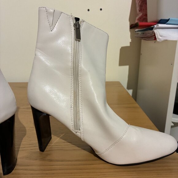 A New Day White Heeled Ankle Boots - Women's 8 - Picture 6 of 9